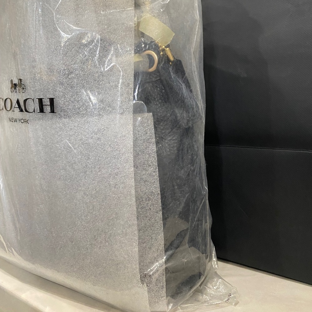 Coach Dempsey bucket bag NWT - Picture 6 of 9